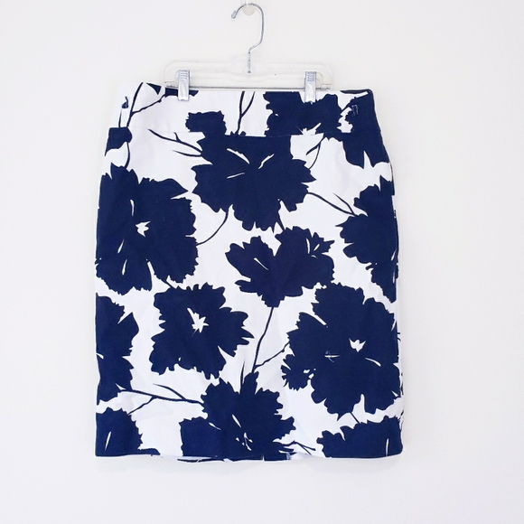 Liz Claiborne Black White Floral Pencil Skirt Mini Skirt Size 12 - Picture 1 of 8